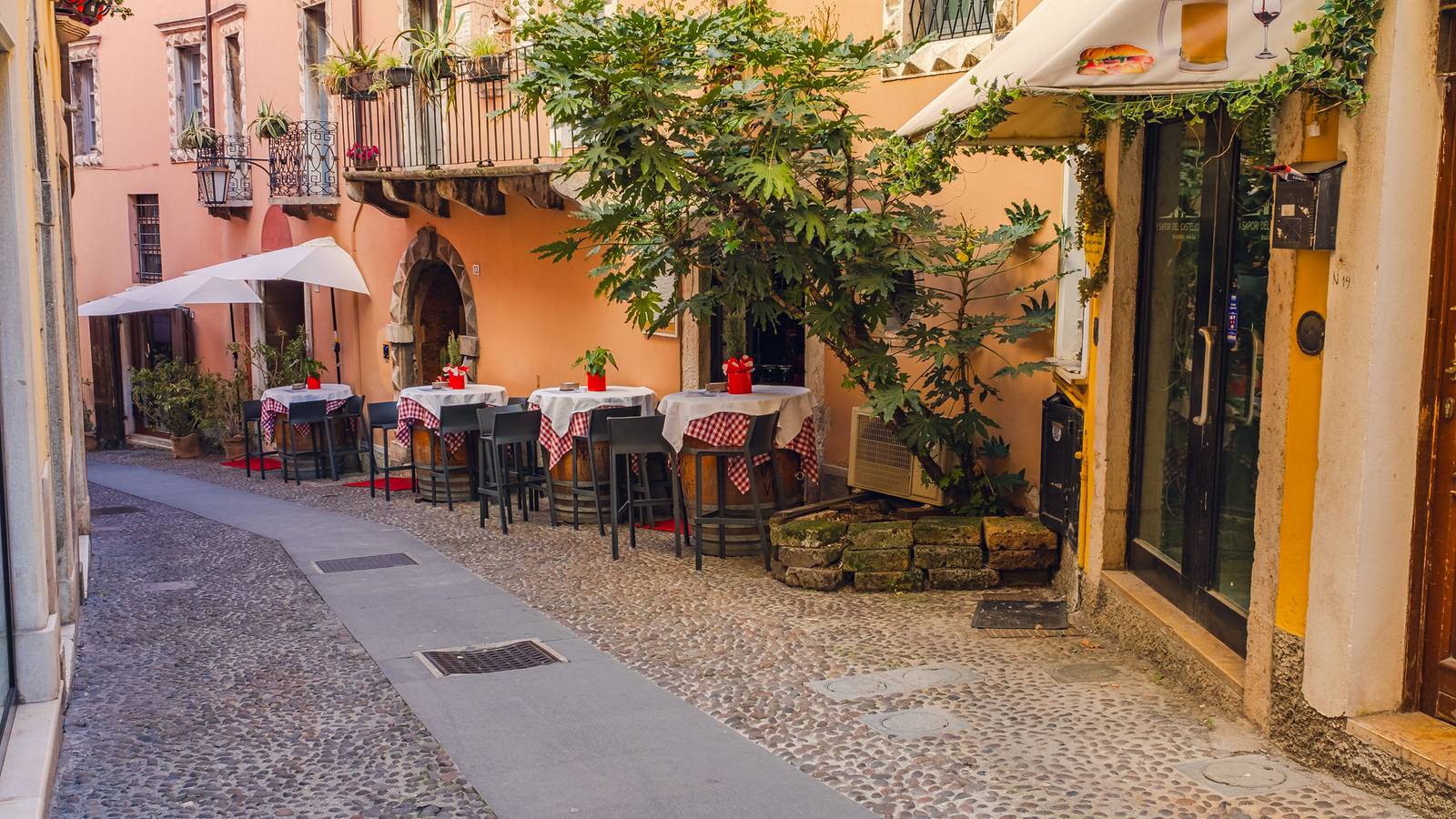 Ganze Wohnung, Ferienwohnung für 2 Personen in Desenzano del Garda, Gardasee-Berge