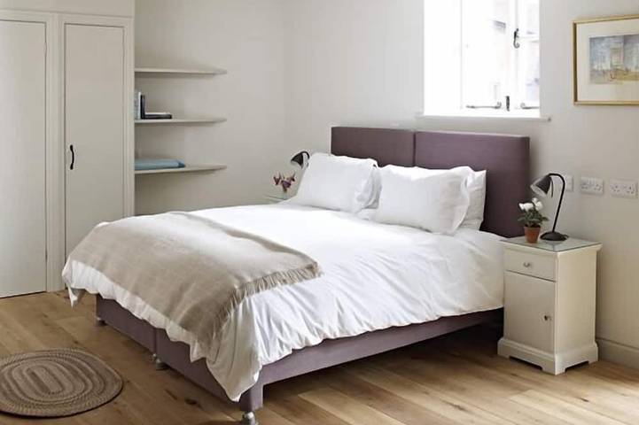 Holiday apartment for 3 people, with Terrace and Garden in North Wessex Downs