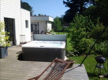 Gîte pour 4 personnes, avec jardin et jacuzzi à Logonna-Daoulas