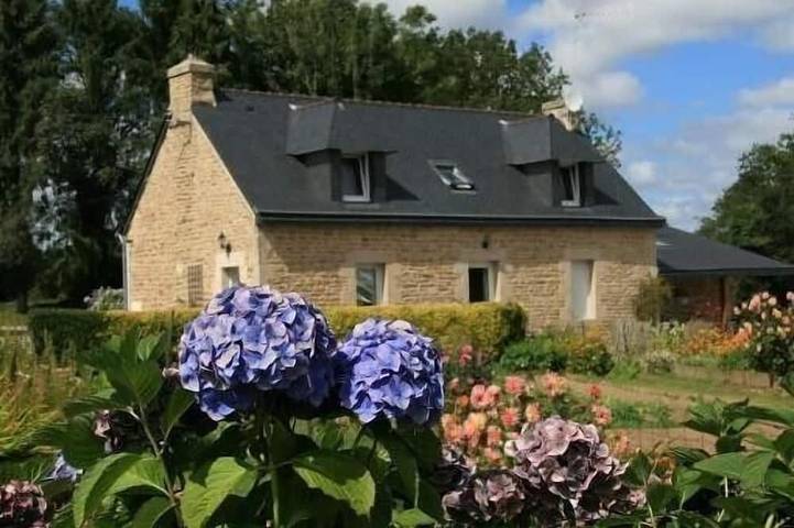 Gîte pour 4 personnes, avec terrasse à Priziac