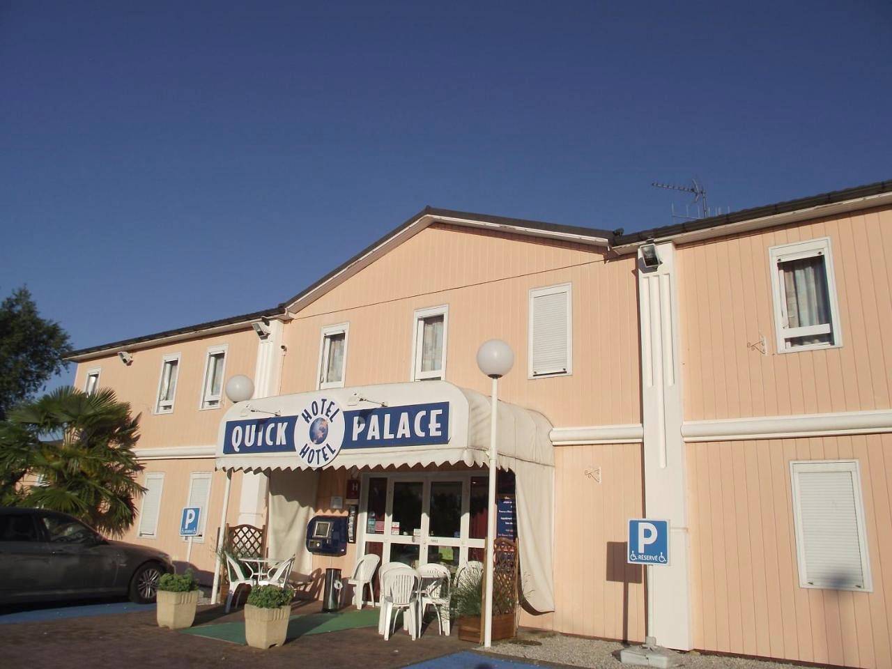 Quick Palace Le Mans in Saint-Saturnin, Sarthe