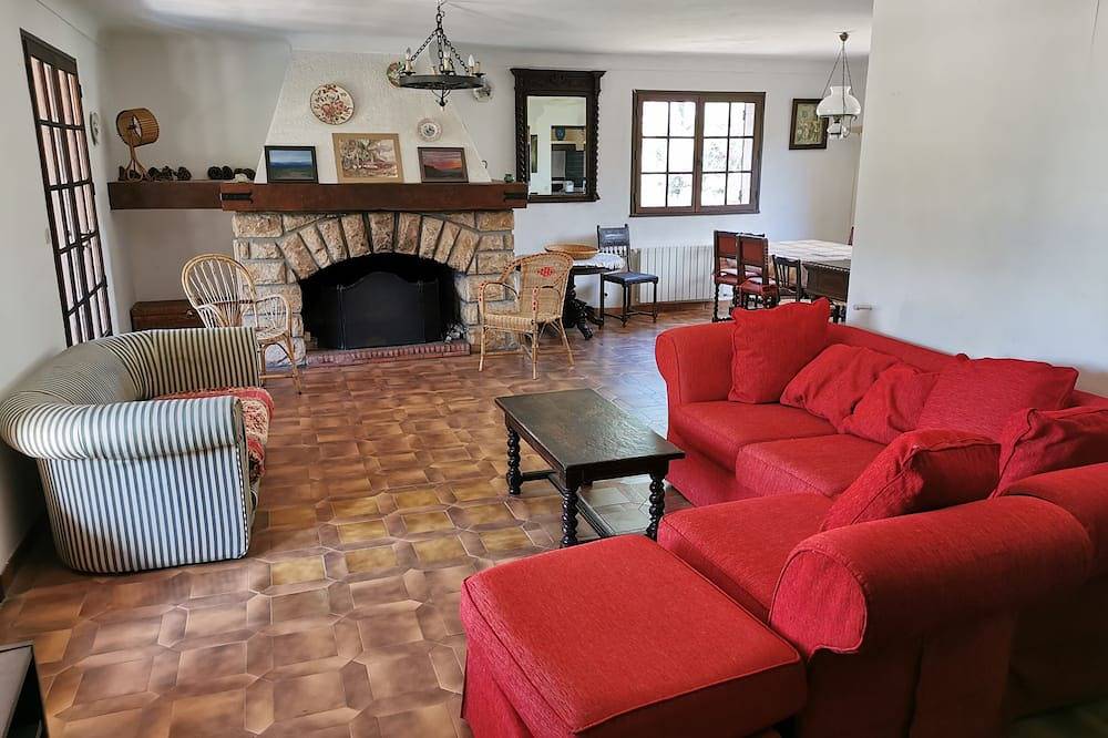 Villa 8 pers, pool & villa south facing, Bagnols-en-F, very beautiful site in Bagnols-en-Forêt, Mediterranean Coast (France)