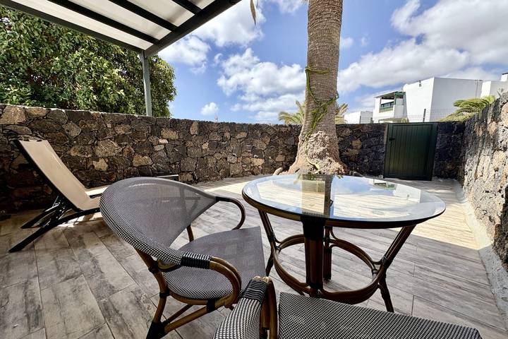 Appartement entier, Appartement de vacances pour 4 personnes avec piscine in Playa Bastián, Teguise