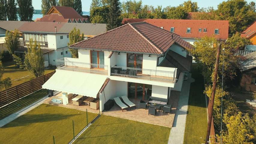 Villa für 6 Personen, mit Ausblick und Garten sowie Seeblick am Balaton