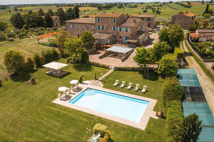 Villa for 22 people, with Pool in Cortona