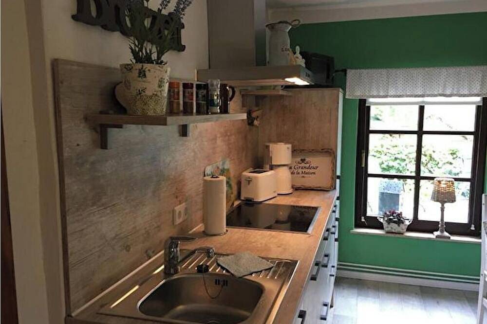Ferienhaus direkt am Wald, ruhige Lage mit guter Anbindung in die City in Treptow - Köpenick, Berlin