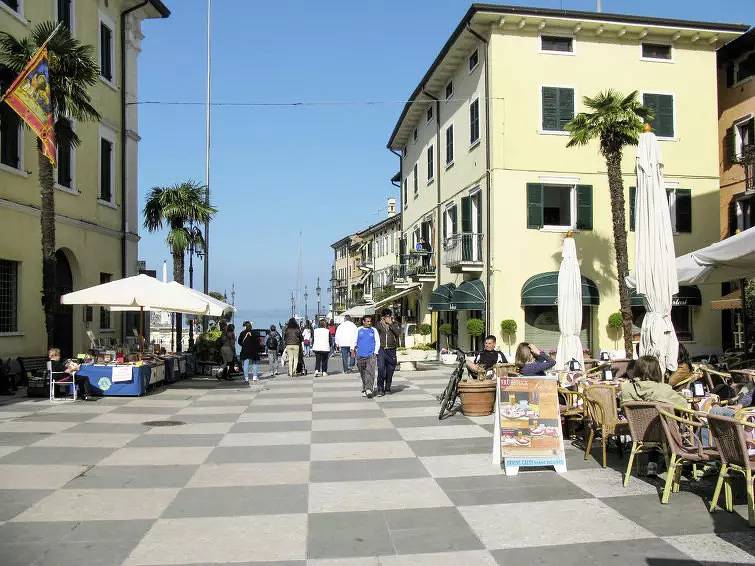 Apartamento entero, 2 Habitaciones 4 Personas in Lazise, Montañas Garda