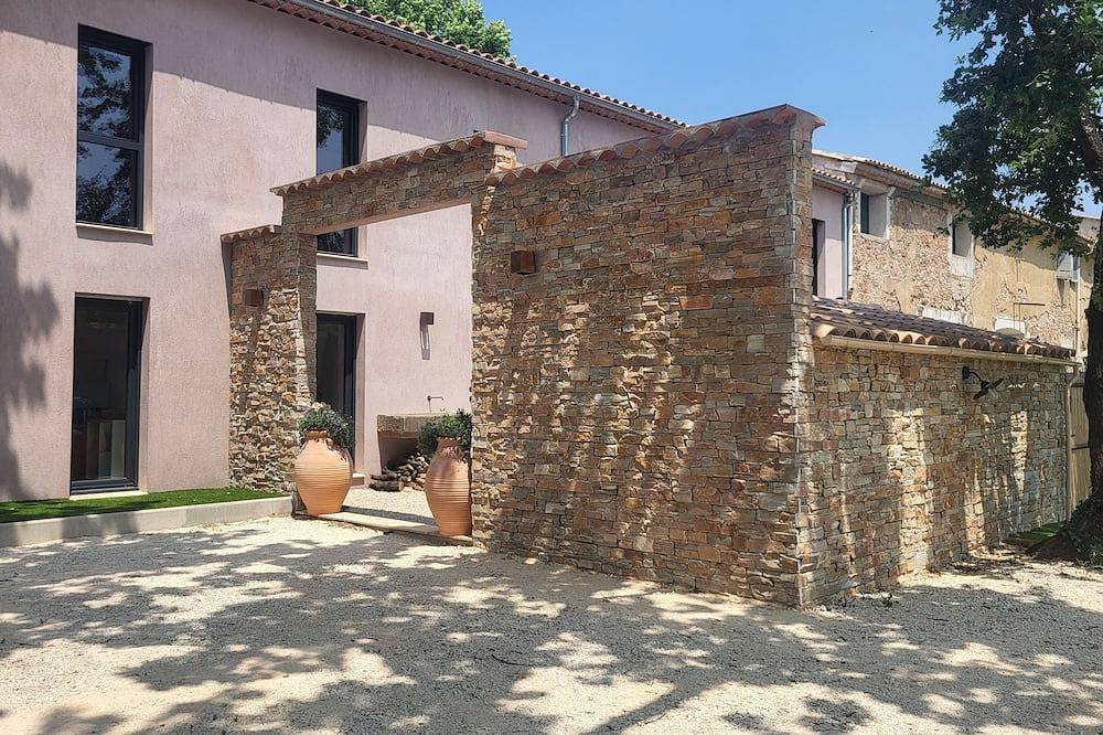 Ideal family home in a charming Provencal village in Puget-Ville, Toulon region