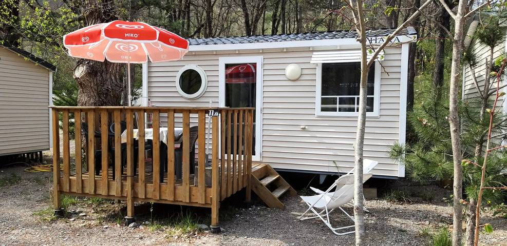 Camping für 4 Personen, mit Terrasse in Drôme