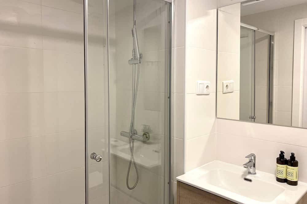 New renovated room in Malvarrosa Beach (No A/C) in Valencia, Costa de Valencia