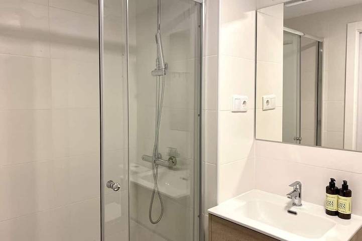 New renovated room in Malvarrosa Beach (No A/C) in Valencia, Costa de Valencia