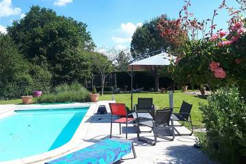 Gîte pour 6 personnes, avec terrasse et jardin à Montambert