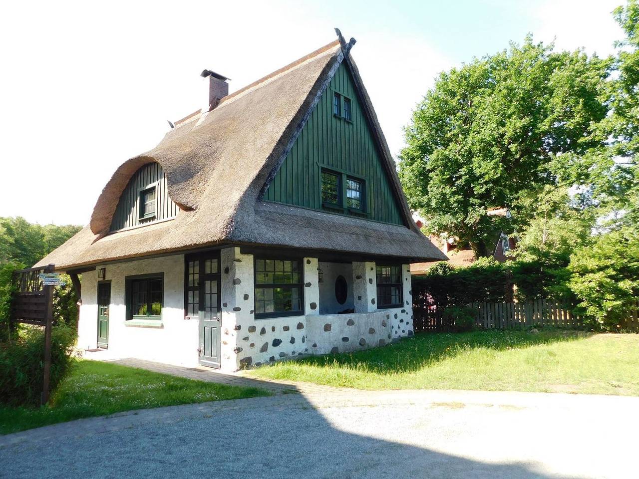 Ferienhaus "Butzek" - ein Ferienhaus mit ca.120 m² Wohnfläche für 2-7 Personen in Ahrenshoop, Fischland