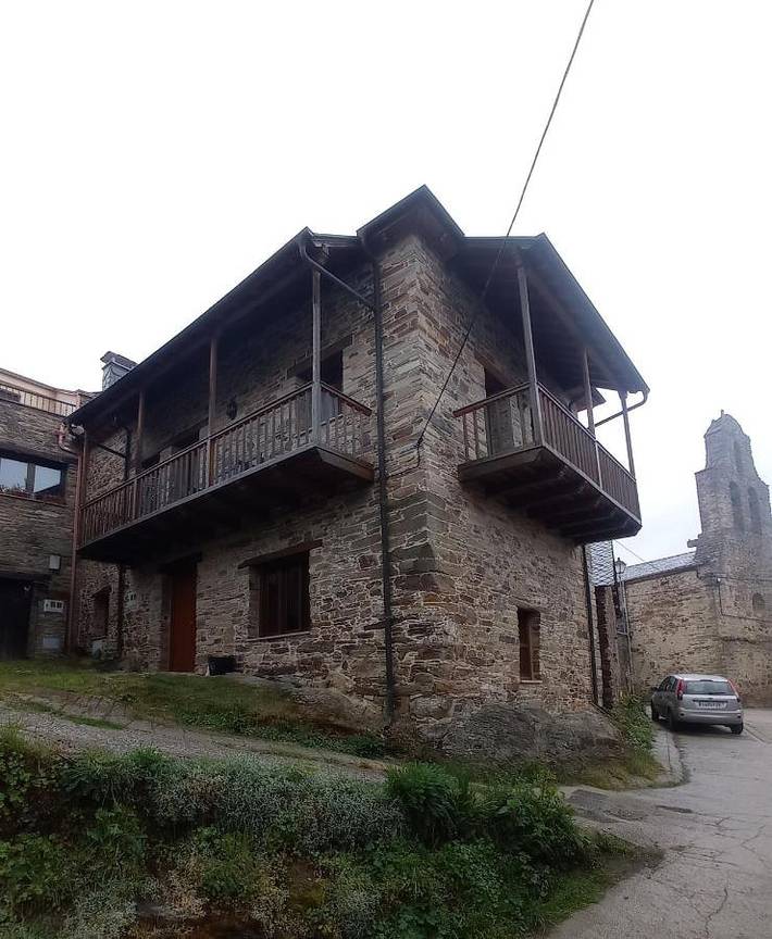 Casa rural para 6 personas, con Balcón además de Terraza y Vistas en Ponferrada
