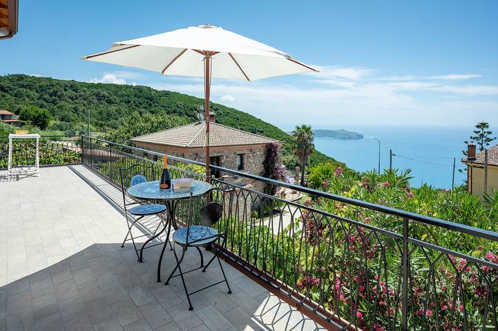 Ferienhaus für 5 Personen, mit Balkon und Terrasse sowie Ausblick in Cilento - 2