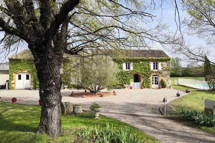 Location de vacances pour 10 personnes, avec Jardin à Graulhet