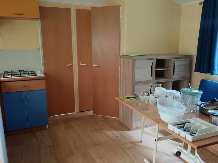 Camping pour 6 personnes, avec terrasse, animaux acceptés dans Région de Besse-et-Saint-Anastaise - 3