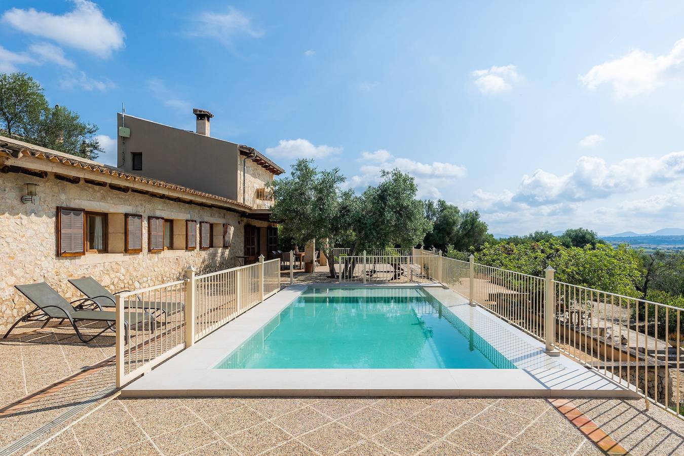 Villa 'Ses Nines' con vistas a la montaña, Wi-Fi y piscina privada in Petra, Interior de Mallorca