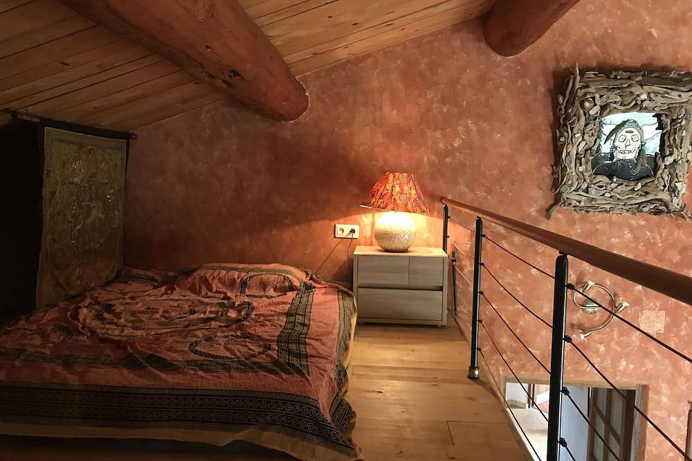 Maison en pierre sur 1500m2  à proximité des Gorges de l'Ardèche. et de la Cèze. in Issirac, Région de Nîmes