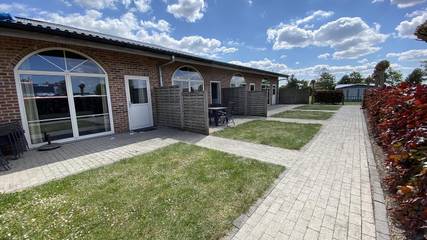 Gîte pour 5 personnes, avec terrasse et balcon/terrasse à Groede