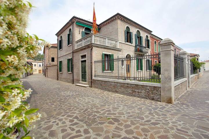 Villa for 5 people, with Yard in Venice