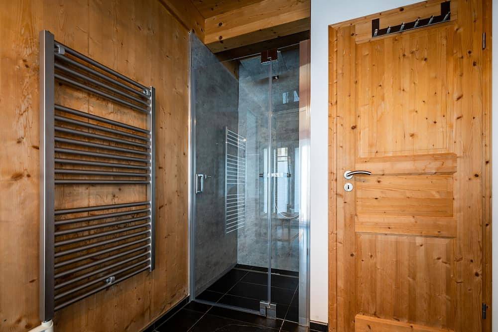 Hütte in den Alpen mit dem kleinen Luxus eines Privat Spa und Wallbox für E-Auto in Bad Sankt Leonhard im Lavanttal, Lavanttaler Alpen