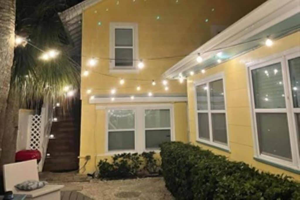 Renovated 1Br Bungalow Steps From Pass-A-Grille Beach — Pet Friendly in St. Pete Beach, Pinellas County