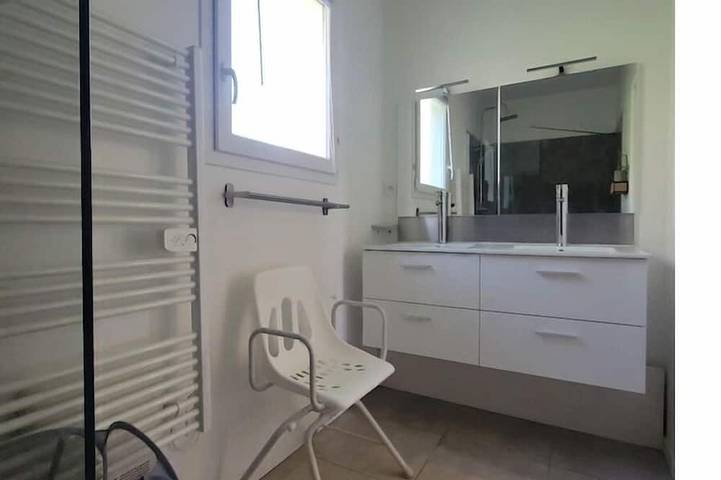 🌿 Gîte familial climatisé en Ardèche – 5 à 7 personnes – tout équipé bébé 🌿 in Saint-Étienne-de-Fontbellon, Ardèche