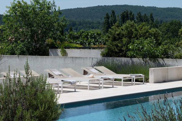 Location de vacances pour 8 personnes, avec jardin ainsi que piscine et terrasse à Malaucène - 4