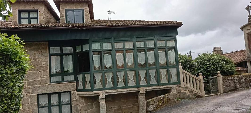 Casa para 10 personas, con piscina además de vistas y jardín en Comarca de Orense
