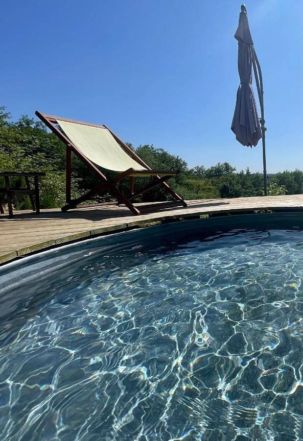 Location de vacances pour 2 personnes, avec Terrasse et Jardin ainsi que Piscine et Vue à Idrac-Respaillès