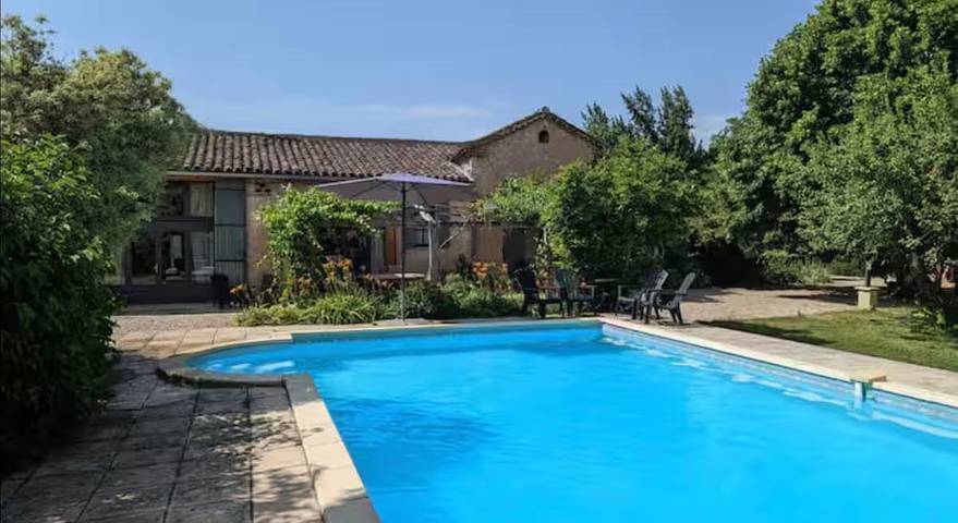 Gîte pour 4 personnes, avec terrasse et jardin ainsi que piscine et jacuzzi - 1