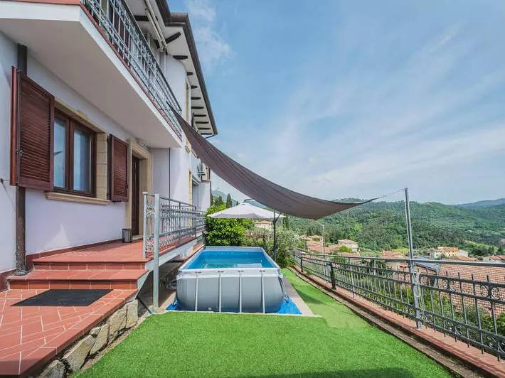 Villa per 6 persone, con giardino e piscina in Massarosa