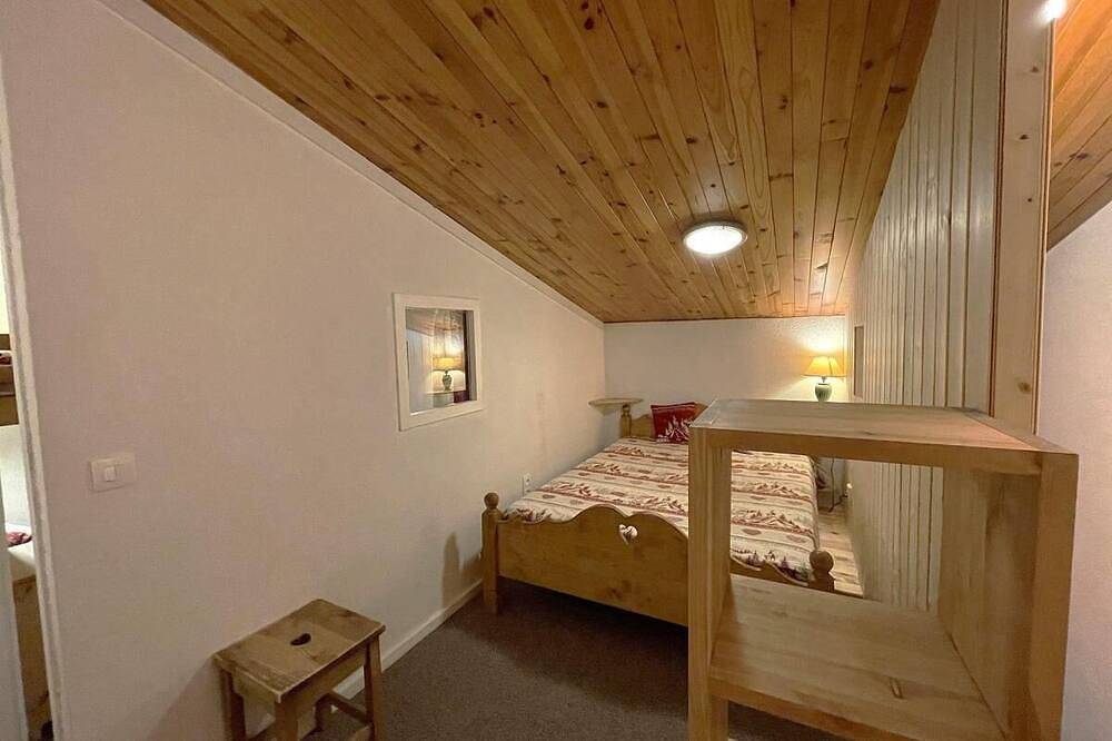 Appartement entier, 300m des commerces, 2ème étage, vue station, balcon, télévision, casier à ski, 43m², Les Menuires in Les Menuires, Saint-Martin-de-Belleville
