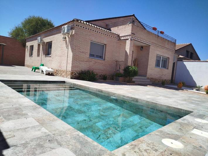 Apartamento para 10 personas, con Balcón y Terraza además de Jardín y Piscina en Cobisa