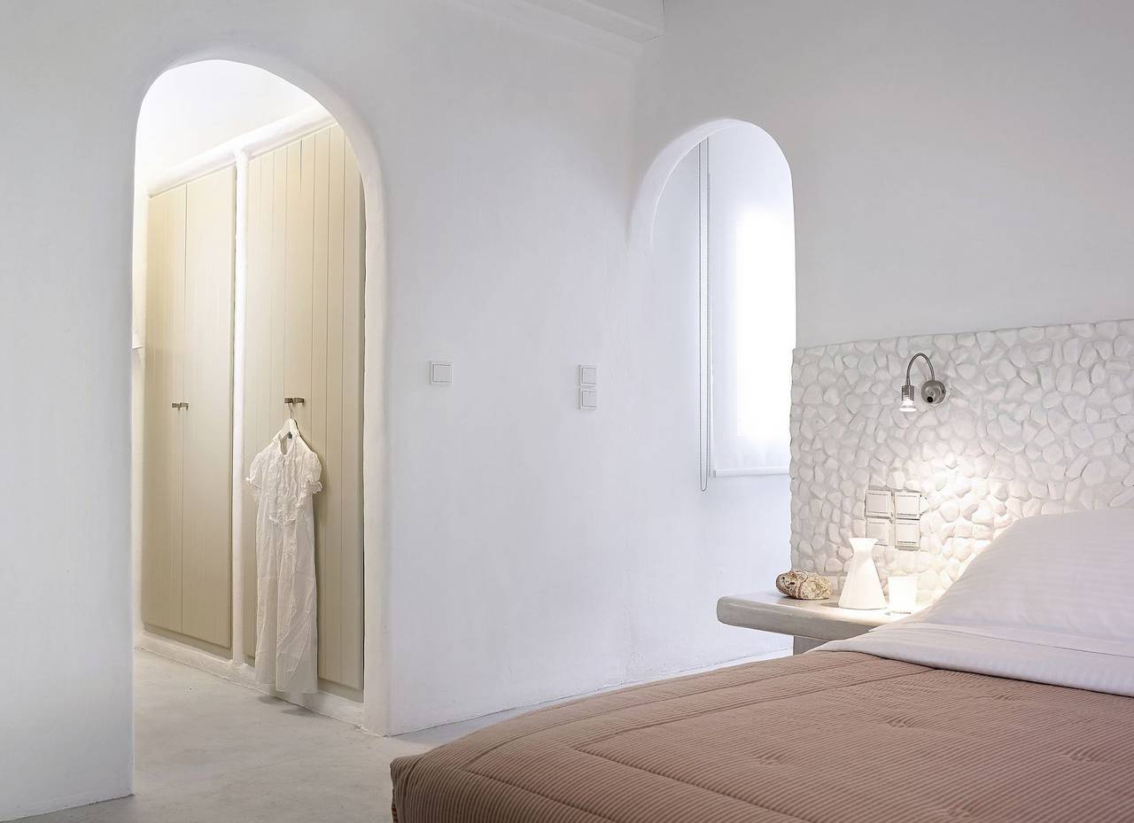 Endearing Milos Suite | Cycladic Light Suite | Private Furnished Balcony | Outdoor Dining Area | Prime Location in Pollonia, Milos