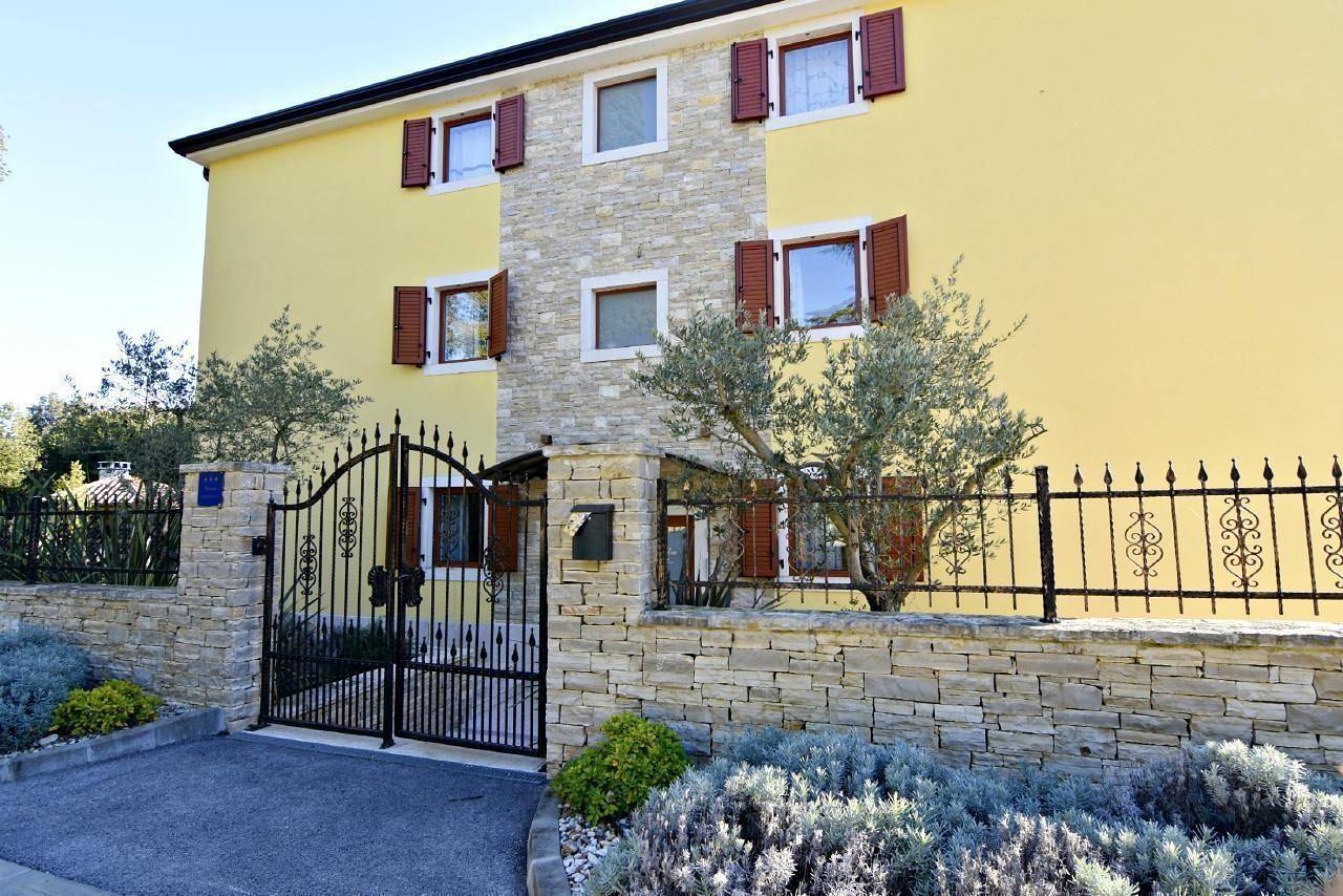 Geheel vakantieappartement, Flat with a view of the water in Savudrija, Umag