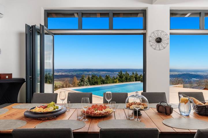 Privates Holzferienhaus mit Sauna und Whirlpool nahe Zagreb in Zagreb und Umgebung