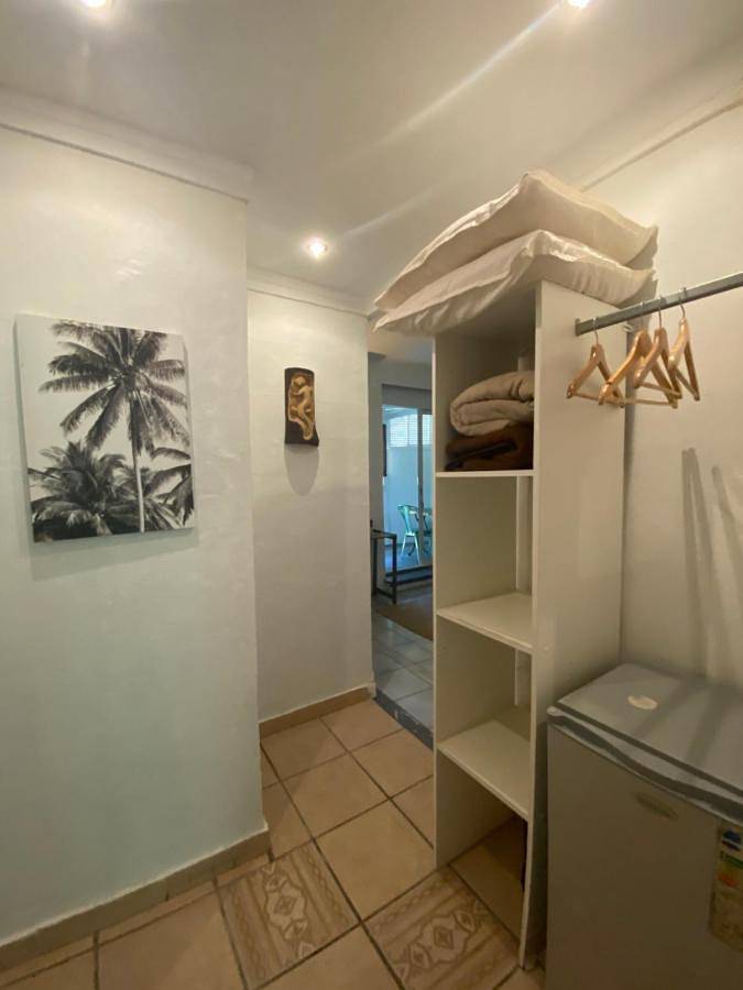 Location de vacances pour 2 personnes, avec jardin et vue ainsi que terrasse et piscine, animaux acceptés dans Riviere Du Mat - 4