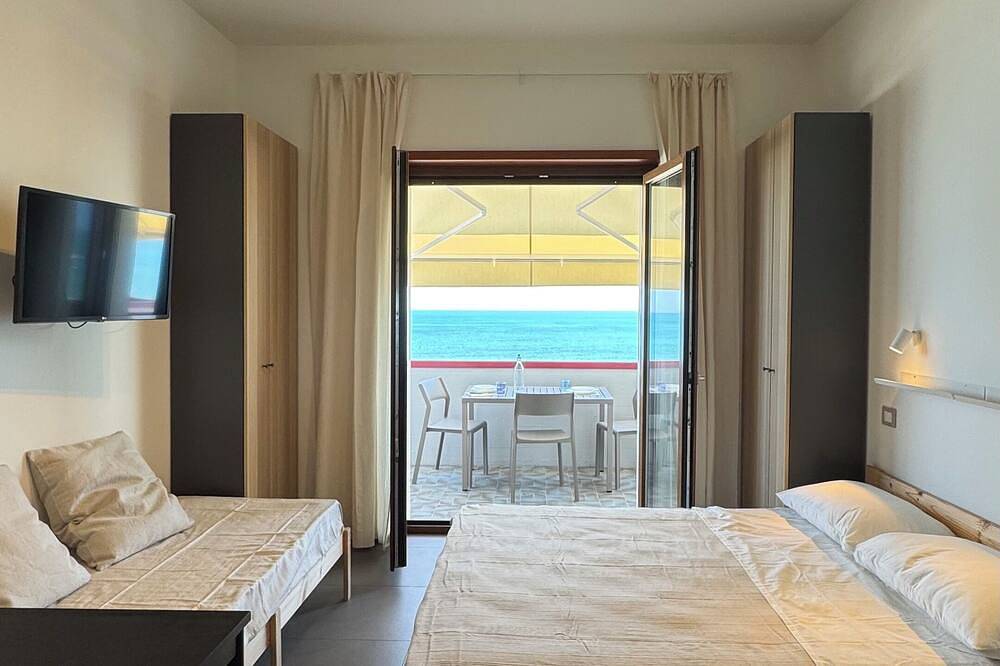 Entire apartment, Sulmare Studios - Molocali Sea View in Alba Adriatica, Teramo Province