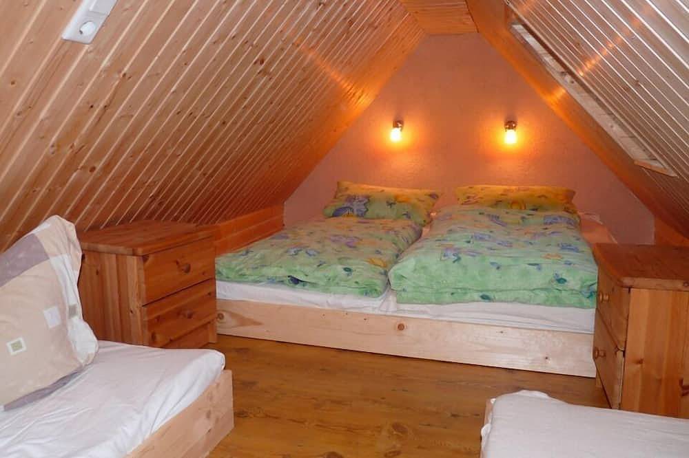 Ganze Wohnung, Komfortable Ferienwohnung am Papensee mit Seeblick, Garten und Spielplatz in Laage, Mecklenburgische Seenplatte