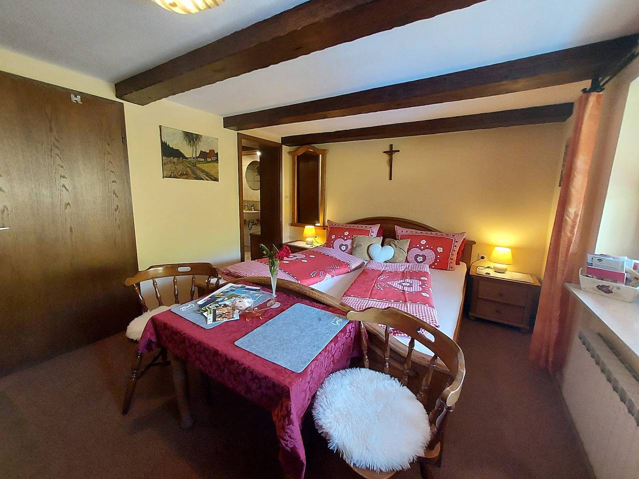Ganze Wohnung, Ferienwohnung 'Schwalbennest' mit Gemeinschaftsgarten und Wi-Fi in Zell am Harmersbach, Mittlerer Schwarzwald