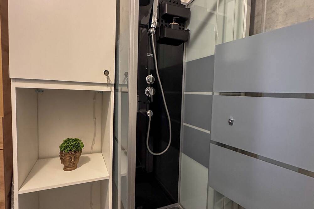 Entire apartment, Apartment La Petite Bleu in Pessac, Bordeaux region