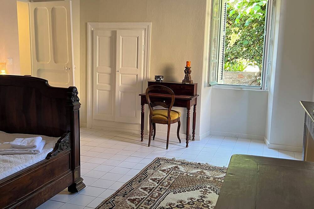 Traditional village house, 15 minutes from the beach. in Cauro, Ajaccio und Umgebung