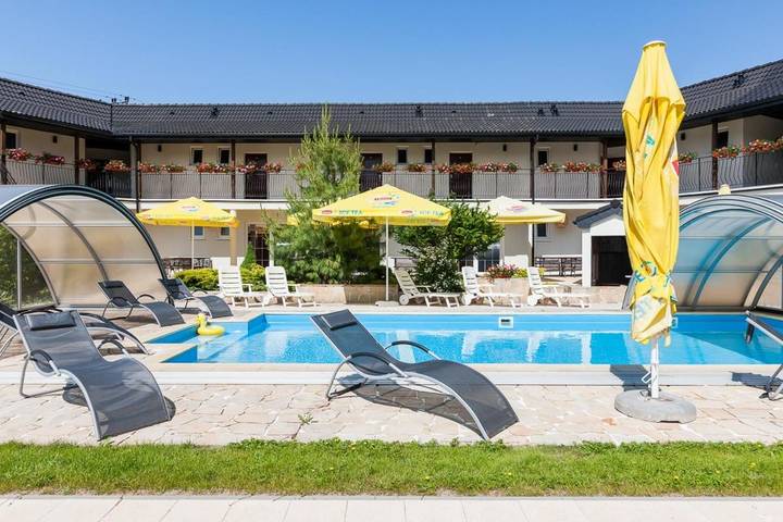 Ferienhaus für 2 Personen, mit Balkon und Garten sowie Pool, mit Haustier