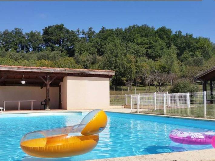 Location de vacances pour 14 personnes, avec piscine ainsi que jardin et vue à Puygaillard-de-Quercy - 2