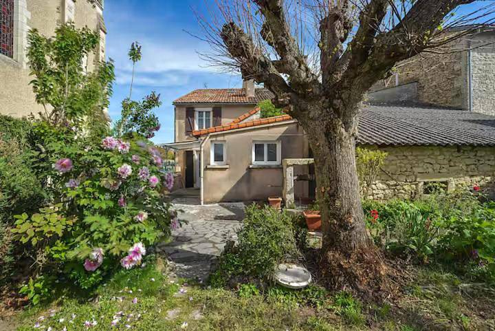 Maison de bourg avec jardin in Saint-Martin la Rivière, Valdivienne