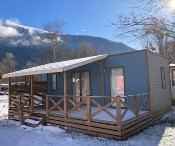 Caravane pour 4 personnes, avec terrasse et balcon/terrasse à Le Bourg-d'Oisans
