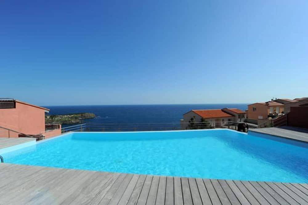 Appartement entier, Appartement neuf avec splendide vue mer et piscine in Côte Vermeille, Cerbère
