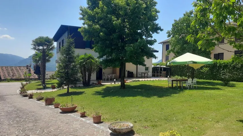 Villa per 3 persone, con panorama e giardino nonché terrazza e vista lago - 1